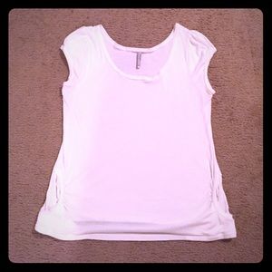 White t-shirt with pockets